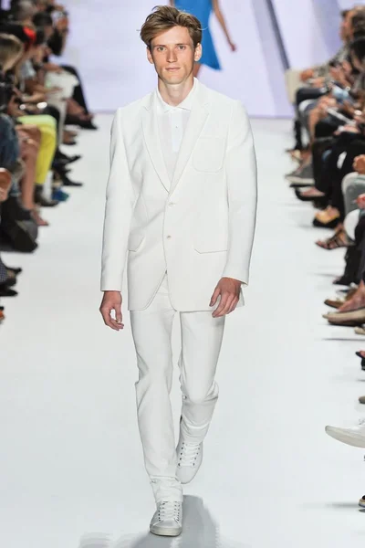 Look 10